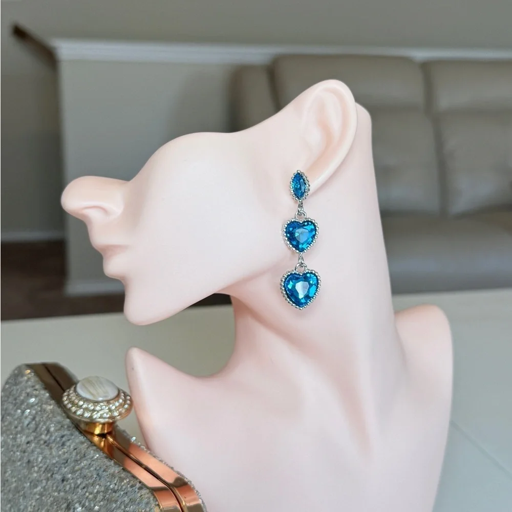 ⚜️ Elegant Blue Heart Drop Earrings